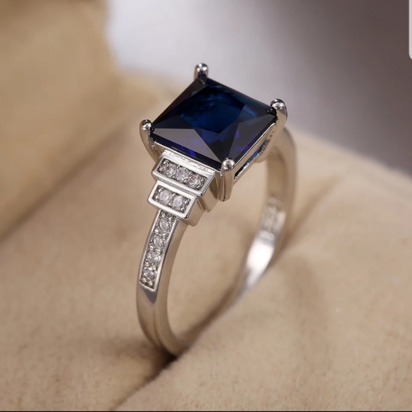 New princess blue sapphire ring with diamo… - Picture 2 of 5